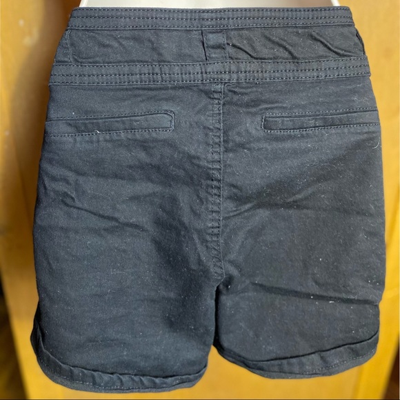 2 Button Shorts - Picture 5 of 6